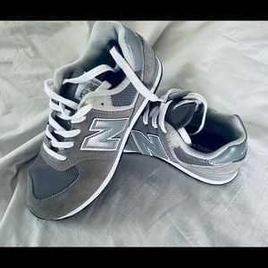 Classic New Balance 574 Like New sz 8